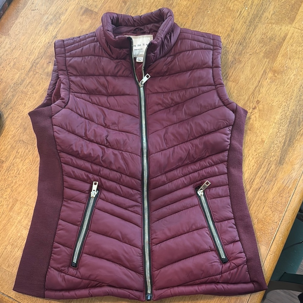 Women's Burgundy Quilted Vest SOLD‼️